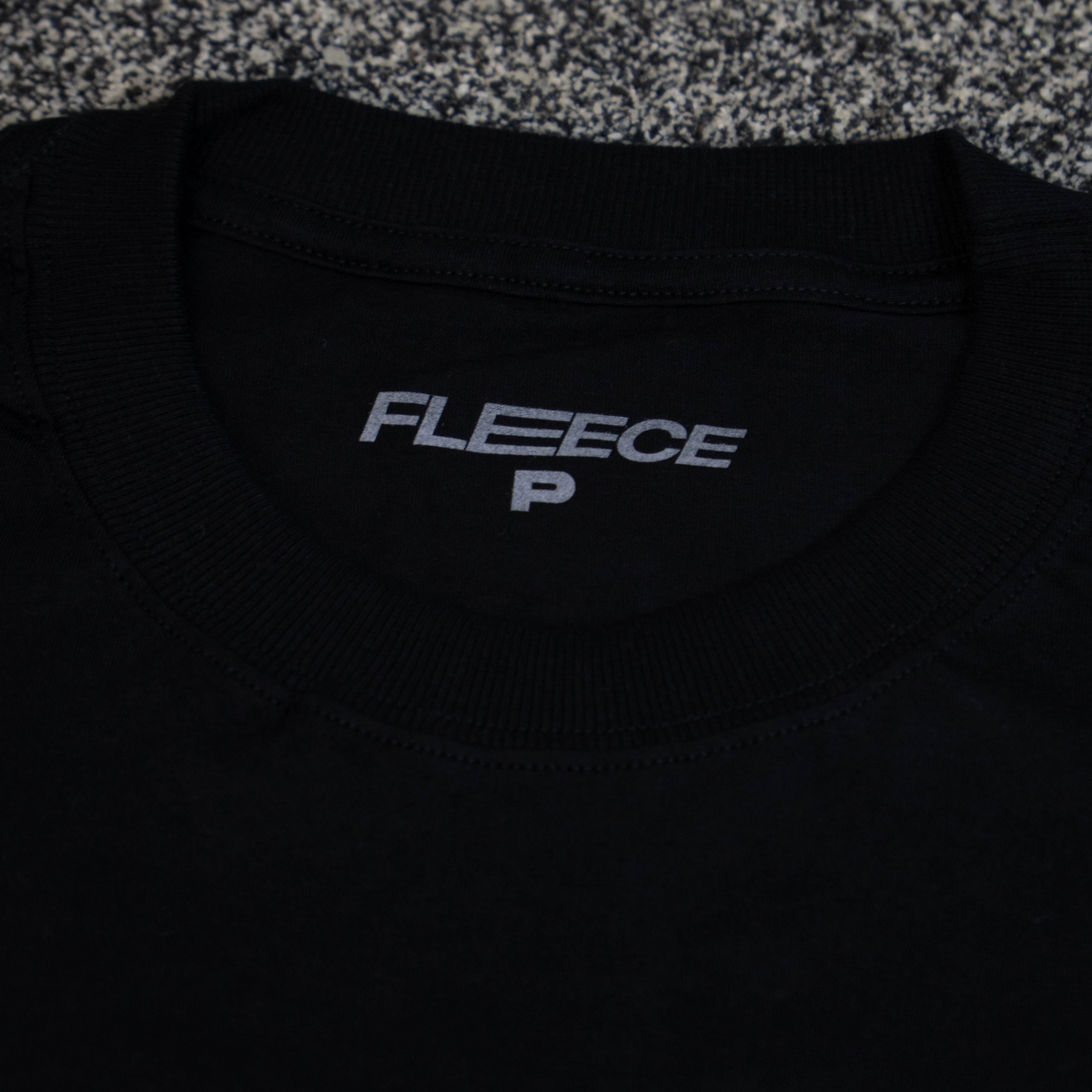 Camiseta oversized preta masculina FLEECE vista de frente - foto 7