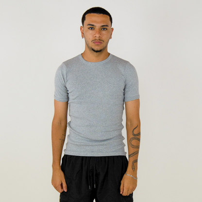 Camiseta canelada slim cinza masculina FLEECE vista de costas