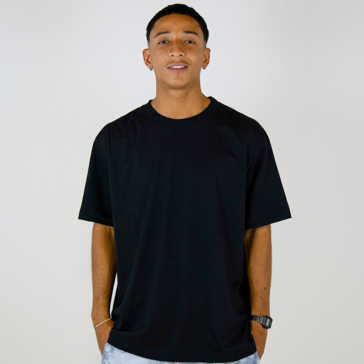 Camiseta oversized preta masculina FLEECE vista de costas