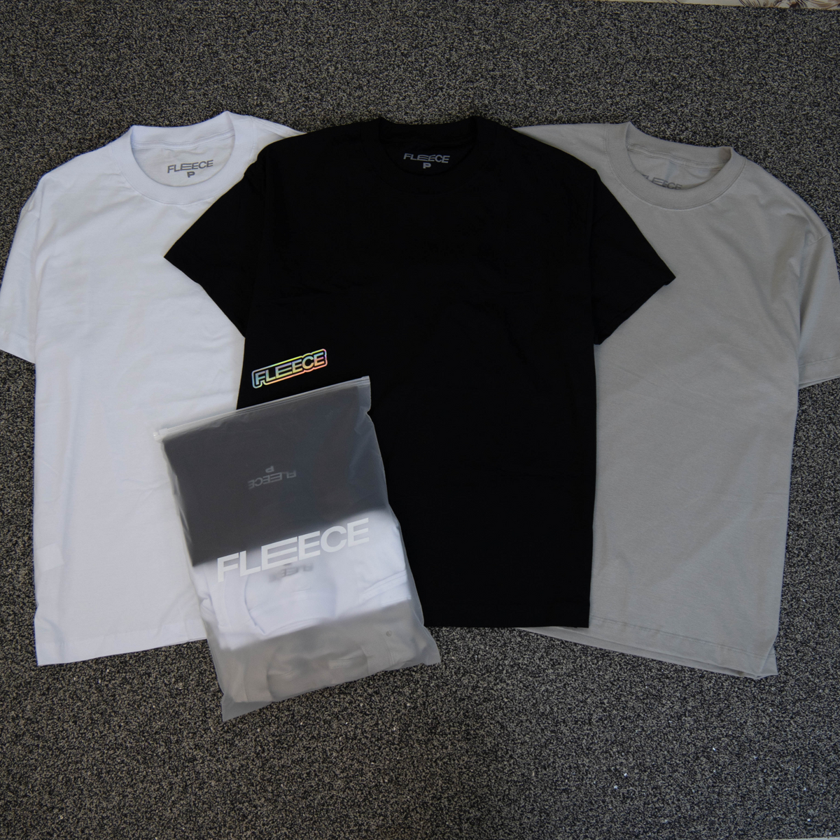 Detalhe do ombro caído das camisetas oversized do pack FLEECE
