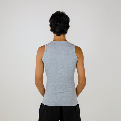 Regata canelada slim cinza masculina FLEECE vista de costas