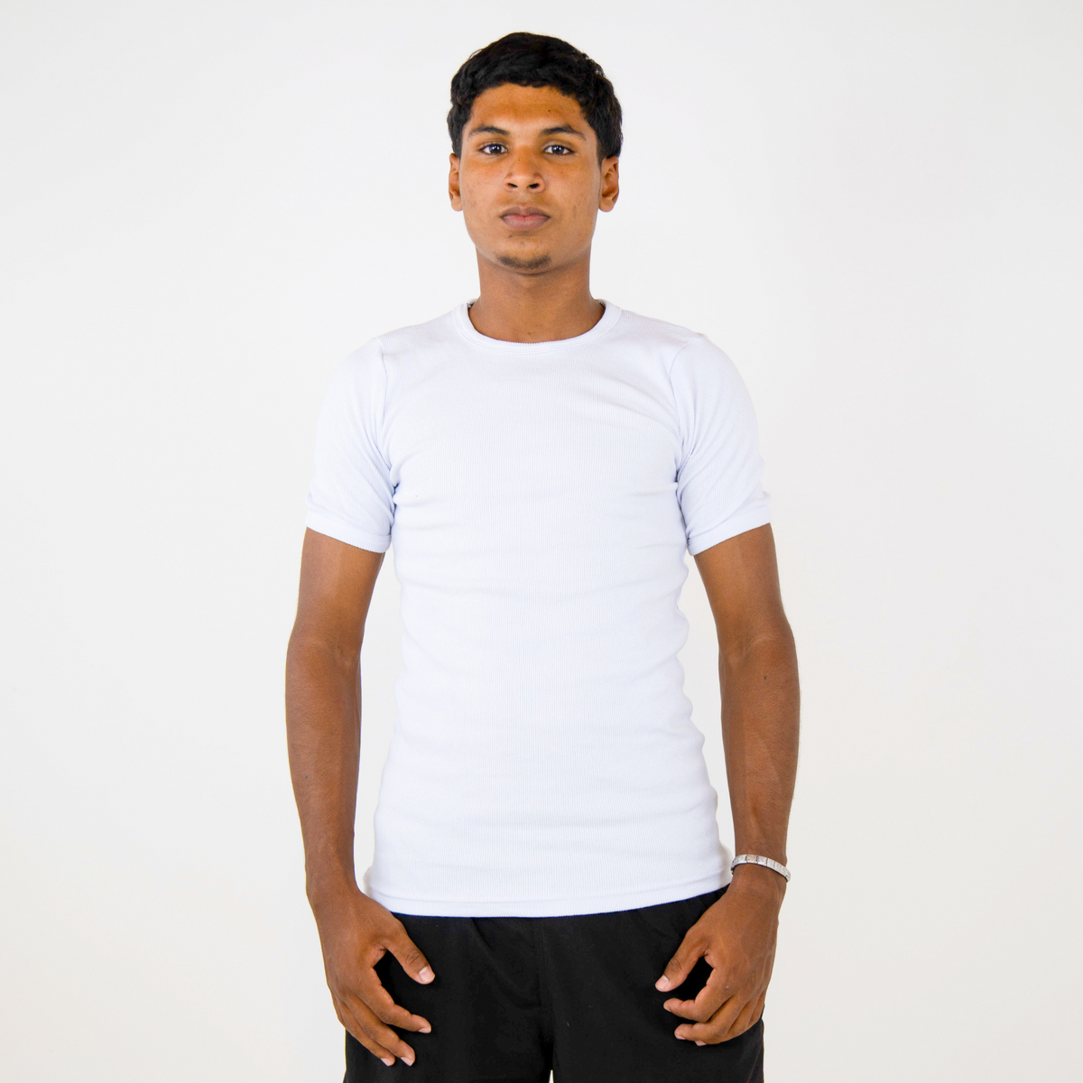 Camiseta canelada slim branca masculina FLEECE vista de costas