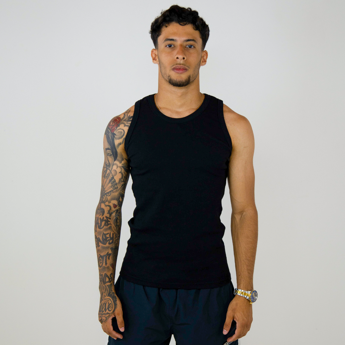 Regata canelada slim preta masculina FLEECE vista de frente