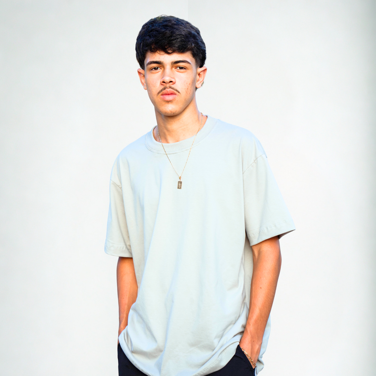 Camiseta oversized cinza masculina FLEECE vista de frente